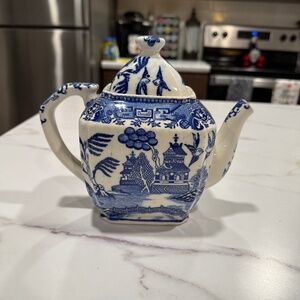 Moriyama Rare Vintage Blue Willow Teapot made in Japan, has Manufacturer Mark